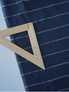 5. Ткань лён умягченный костюмный полоска бежевая на черном поперечная